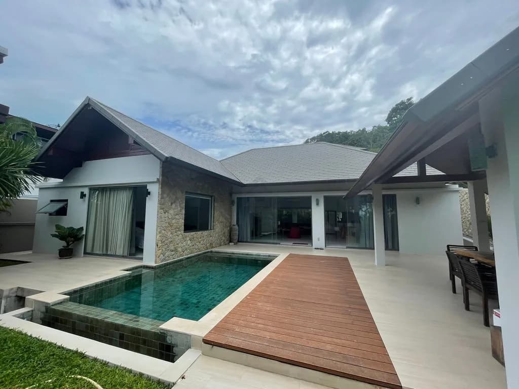 REFURBISHED 3-BEDROOM BALINESE STYLE POOL VILLA WITH PARTIAL SEA VIEWS in Plai Laem-VIL0004 — vue 1