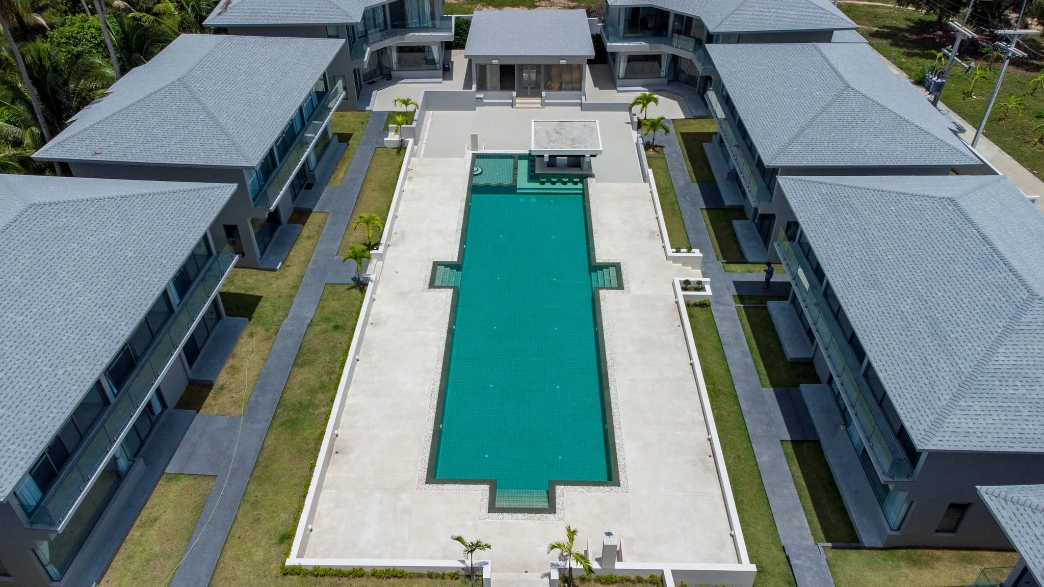 Luxury complex of nine 4 bedroom villas with an Olympic pool, gym and sauna in Samui-VIL0131 — vue 1