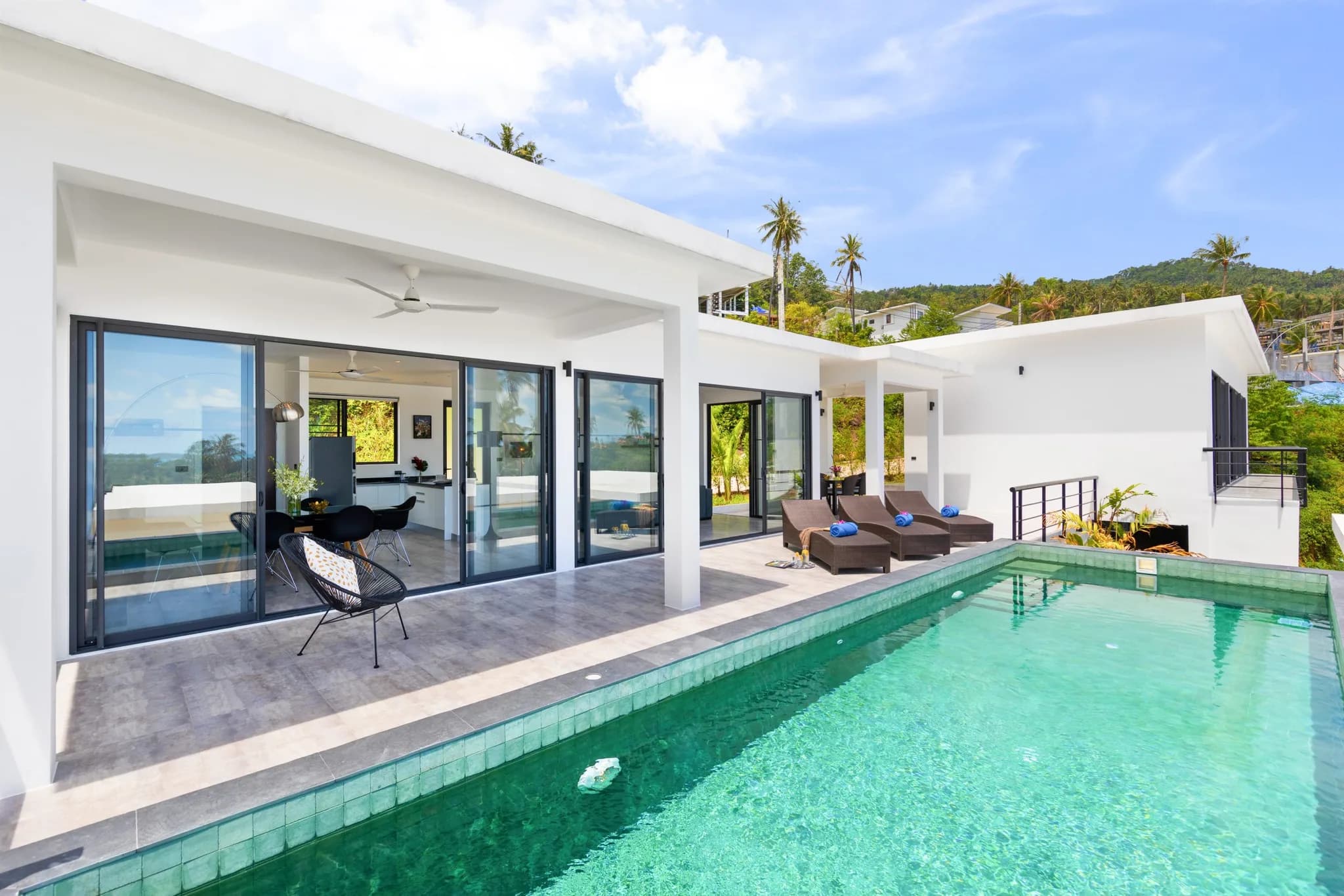 contemporary 3 bedroom private pool villa with sea view in Chaweng Noi-VIL0172 — vue 1