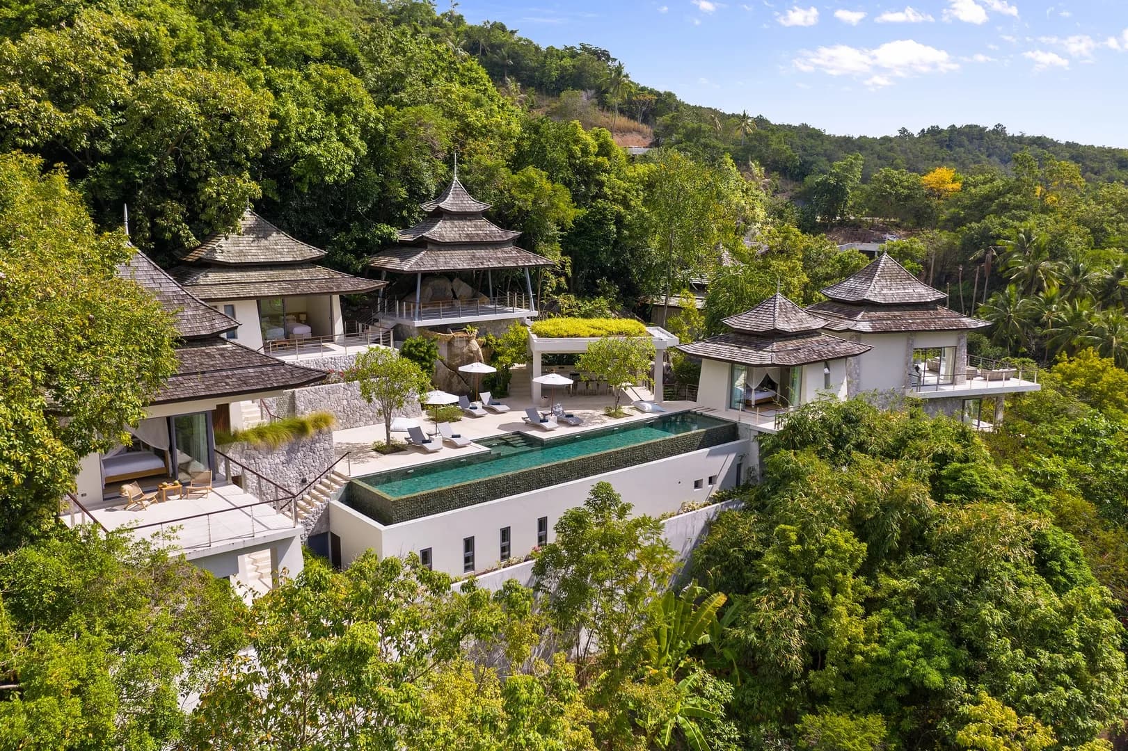 6 bedroom Oriental villa with a big territory in Laem Sor – VIL0245