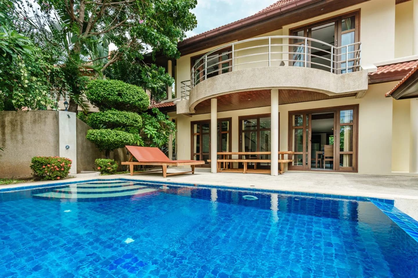 Affordable 4 bedroom private pool villa a short walk from the beach – VIL0270 — vue 1