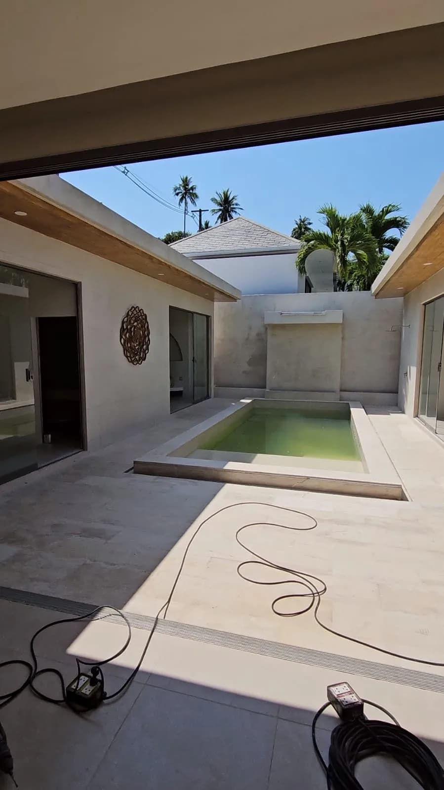 Stylish 3 bedroom villa with a private pool walking distance to Maenam beach – VIL0472 — vue 1