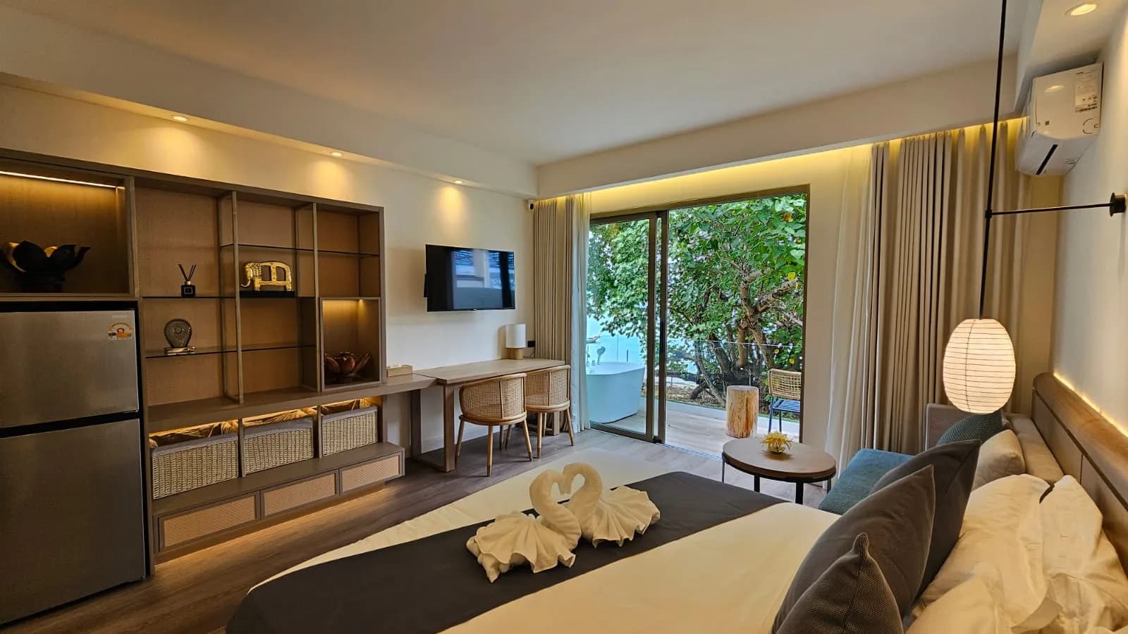 One and two bedroom apartments in a beachfront condominium in Bangrak – VIL0646 — thumbnail 3