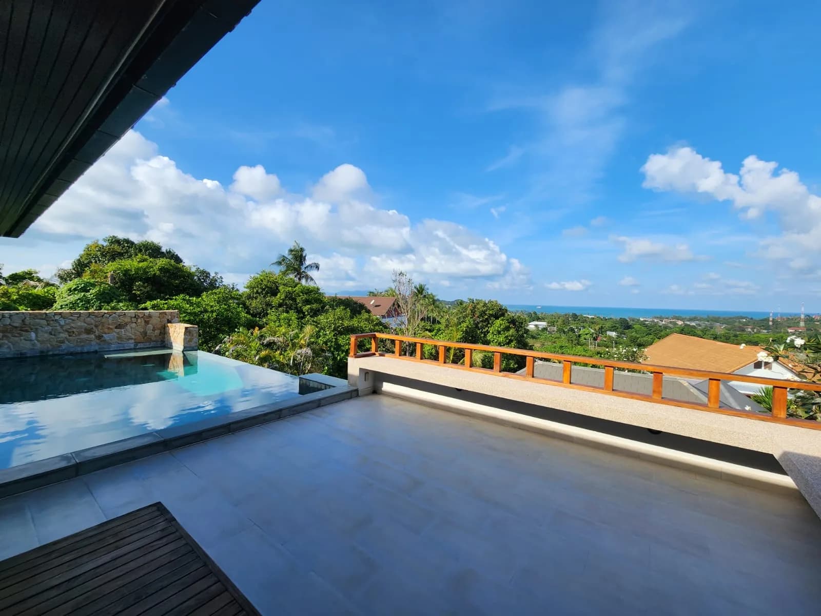 Spacious 3-BEDROOM BALINESE STYLE POOL VILLA WITH beautiful SEA VIEWS in Plai Laem-VIL0003 — vue 1