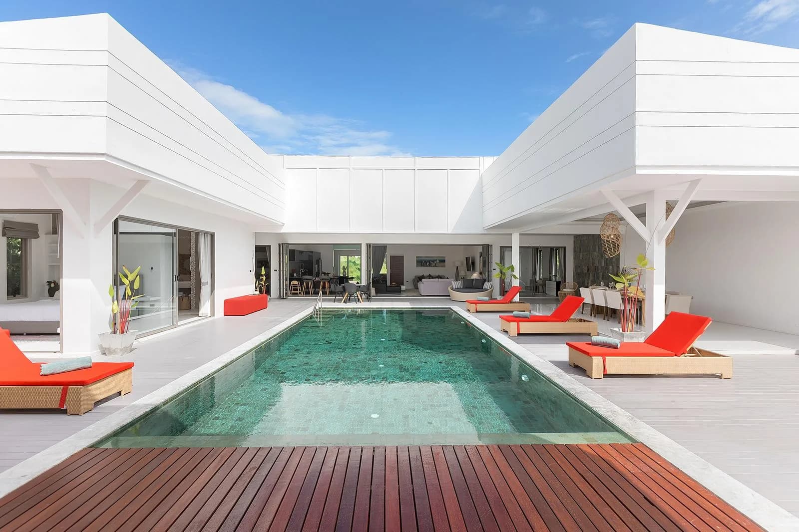 Spacious 7 bedroom villa with 2 pools and sea view in a prime location-VIL0105 — vue 1