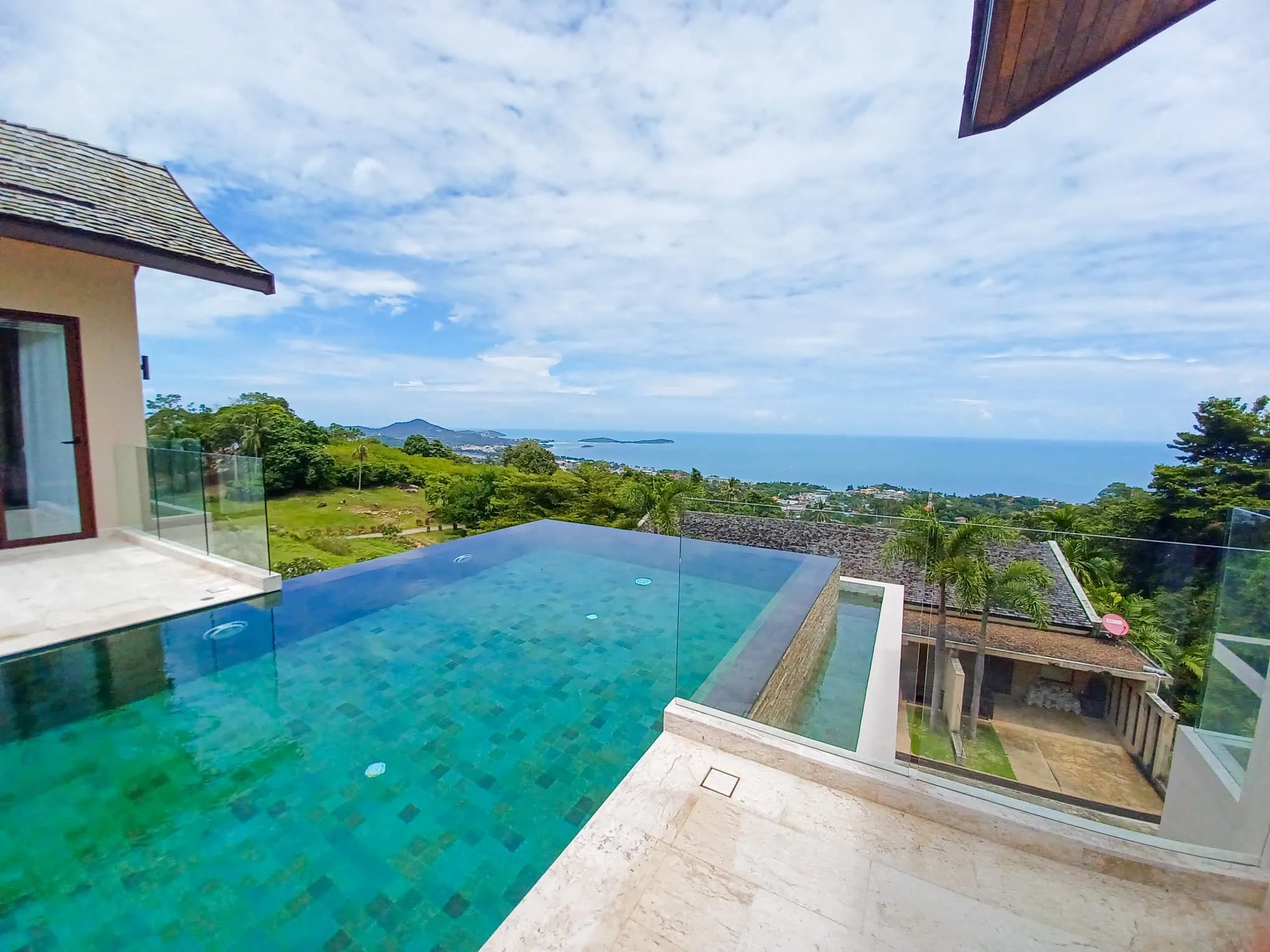 High quality newly built 3 bedroom villa with stunning sea view in Chaweng Noi (easy access)-VIL0113 — vue 1