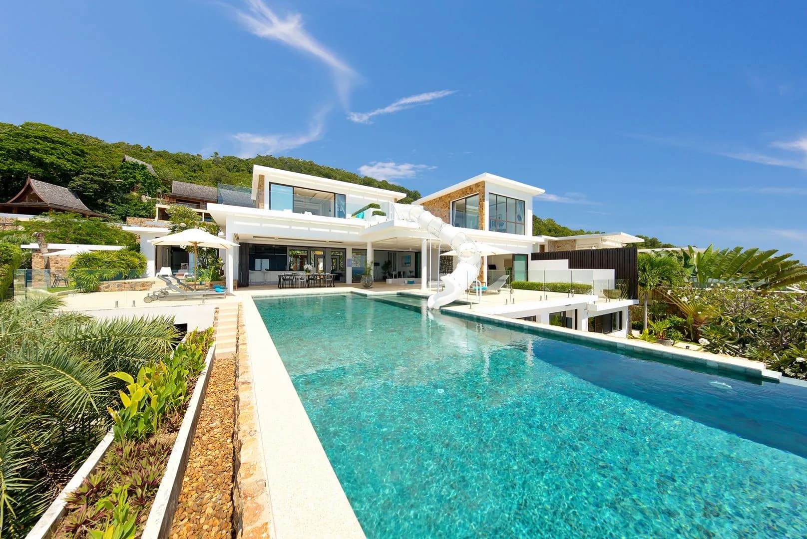 Luxury 4 bedroom pool villa with cinema, massage & kids rooms and a stunning panoramic view of the sea and a small uninhabited island-VIL0134 — vue 1