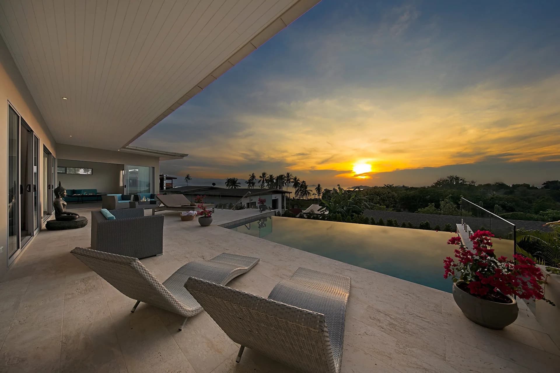 Sea view villa with 4 bedrooms and an infinity pool within walking to distance to Samrong Beach – VIL0213 — vue 1
