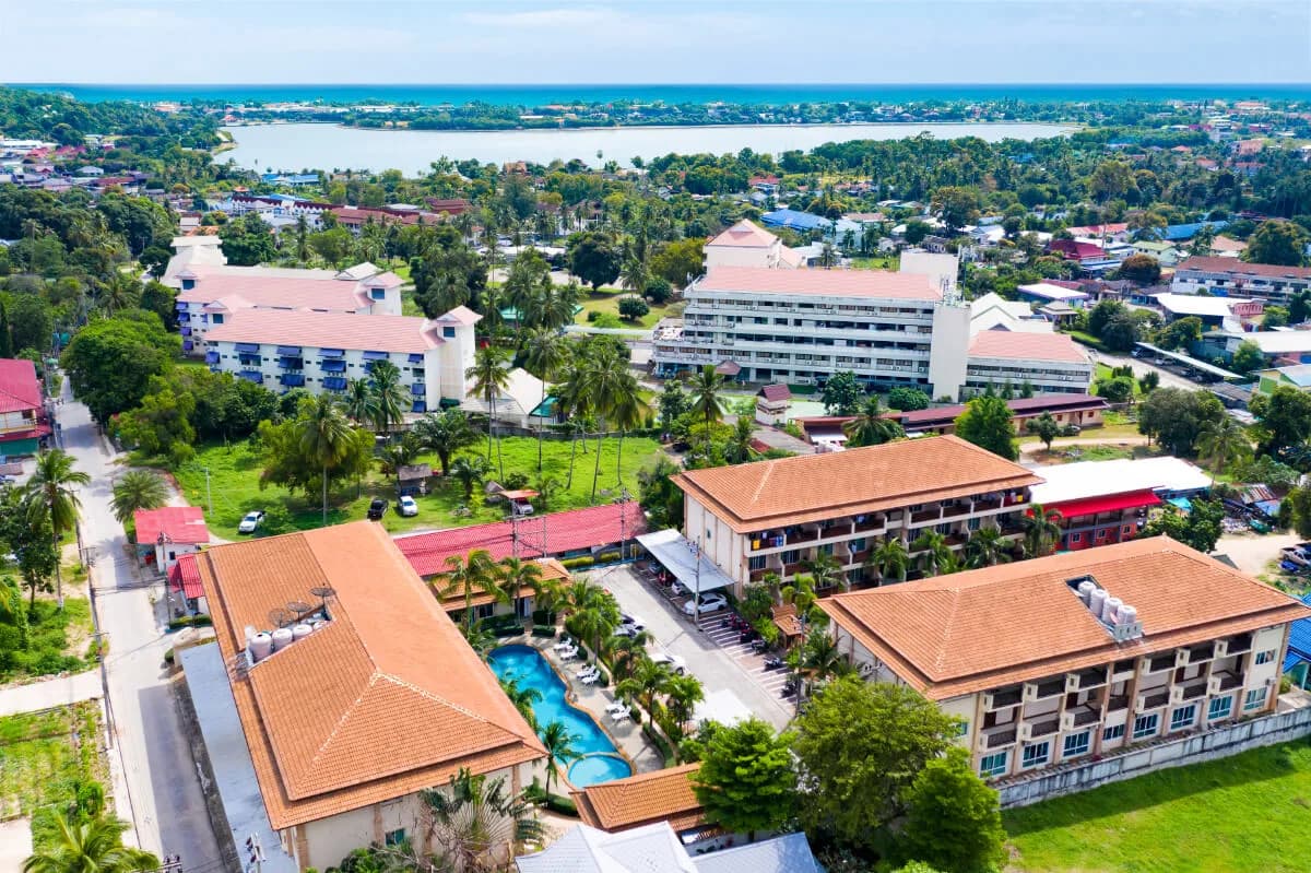 Centrally located 2 bedroom suite with a shared pool – VIL0268 — vue 1