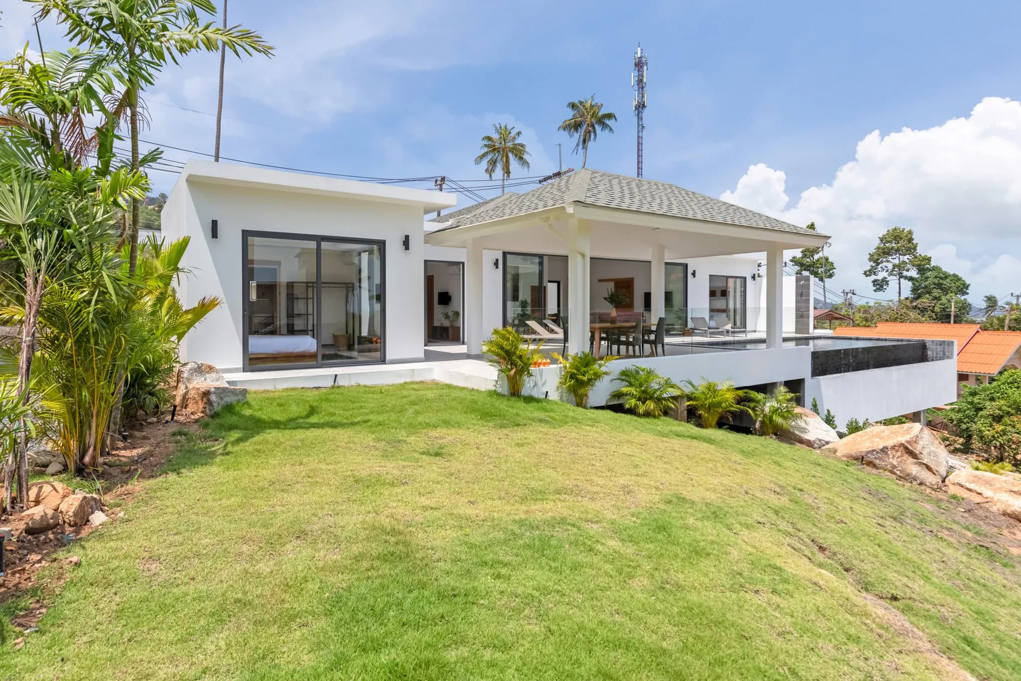 New 3 bedroom villa with a partial sea view in Chaweng Noi – VIL0456 — vue 1