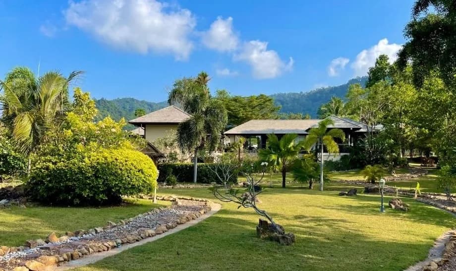 Magnificent resort on a large plot 10 minute drive from Maenam beach – VIL0471 — vue 1