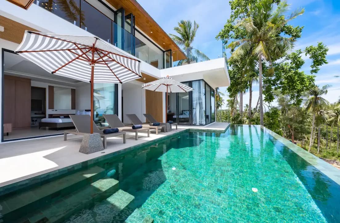 Sea view development with a finished 5 bedroom sea view villa in Maenam – VIL0578 — vue 1