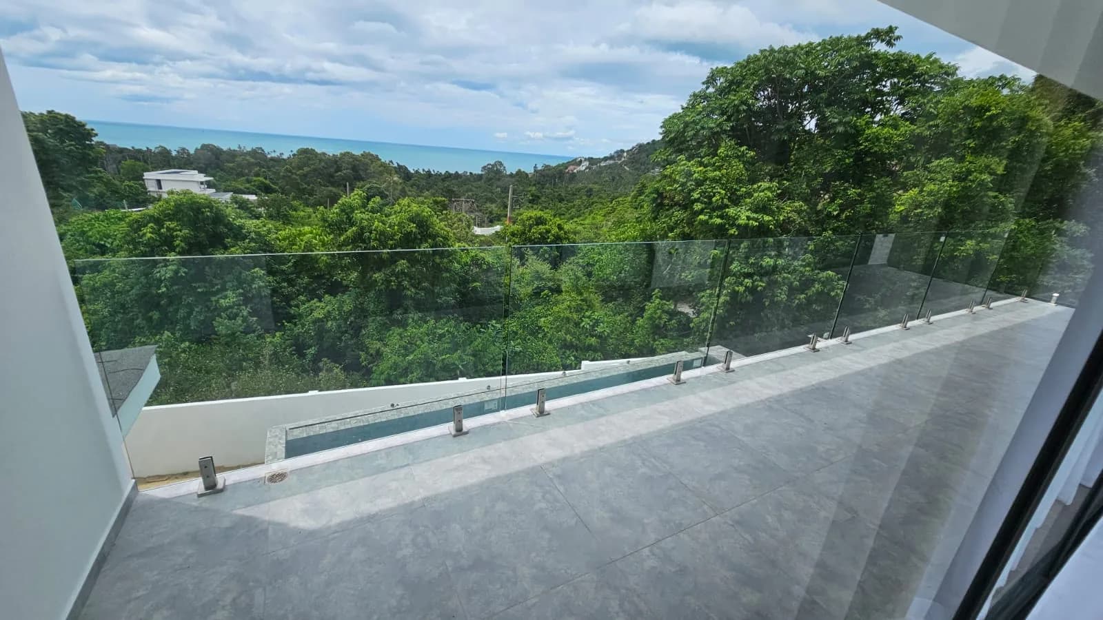 Newly built 3 bedroom sea view villa in Chaweng Noi – VIL0583 — vue 1