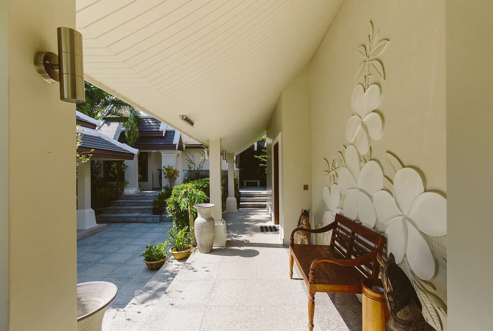 Balinese style 4/5 bedroom villa with a private pool only 100 meters from the beach – VIL0612 — vignette 3